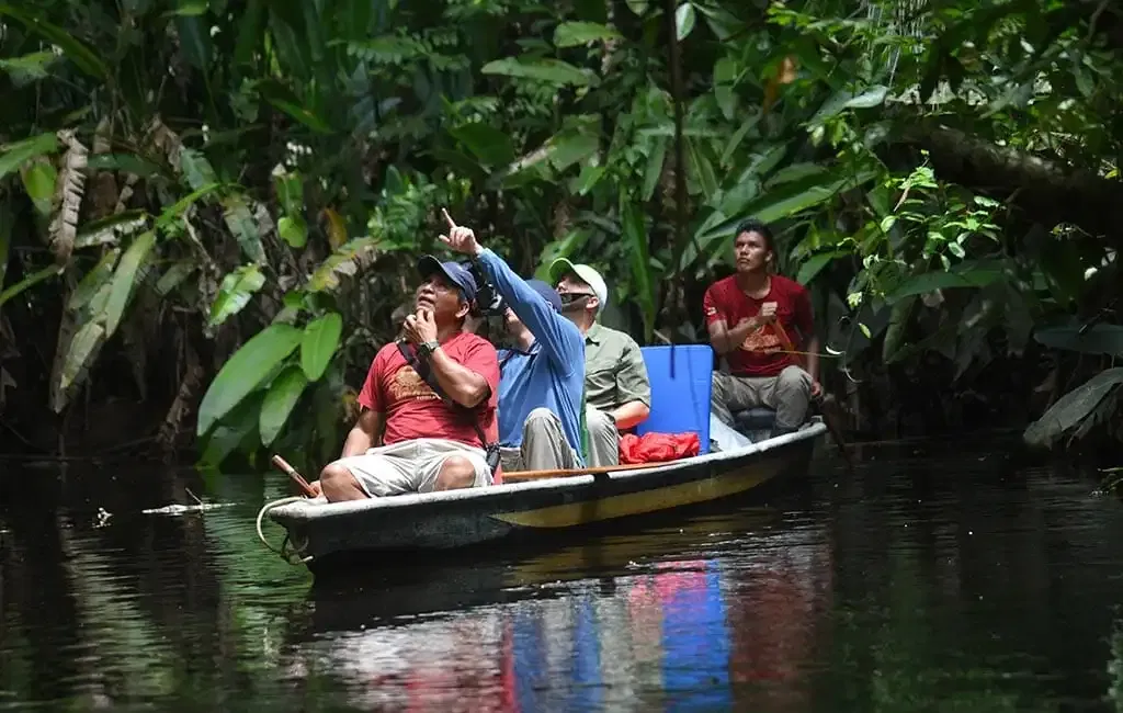 Turistas en Canoa